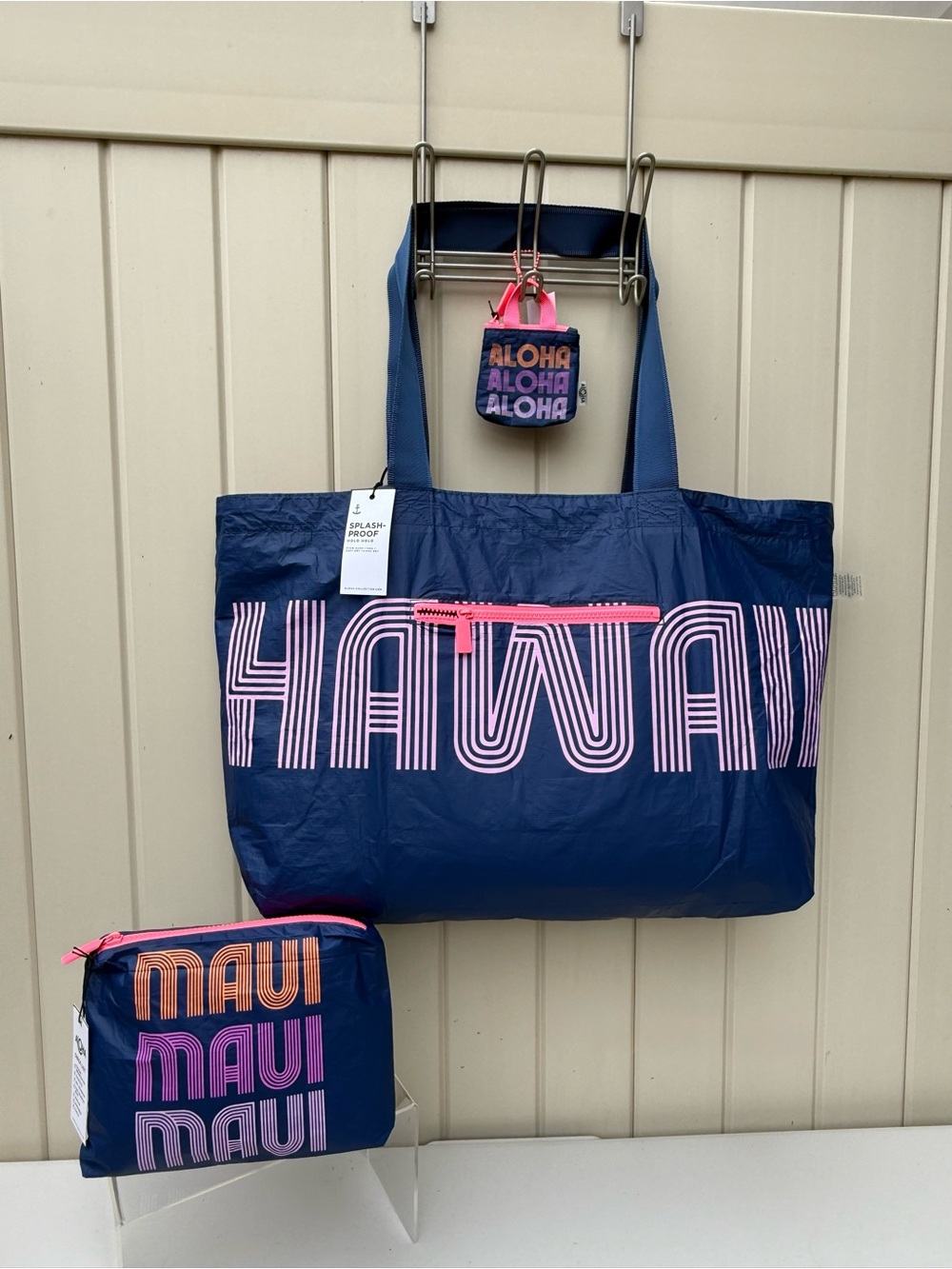 NWT MAUI EXCLUSIVE Aloha Collection Reversible HoloHolo Tote Bundle DISCONTINUED - Picture 6 of 9